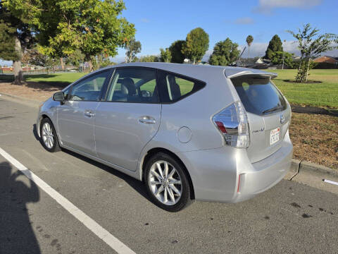 2012 Toyota Prius v Two