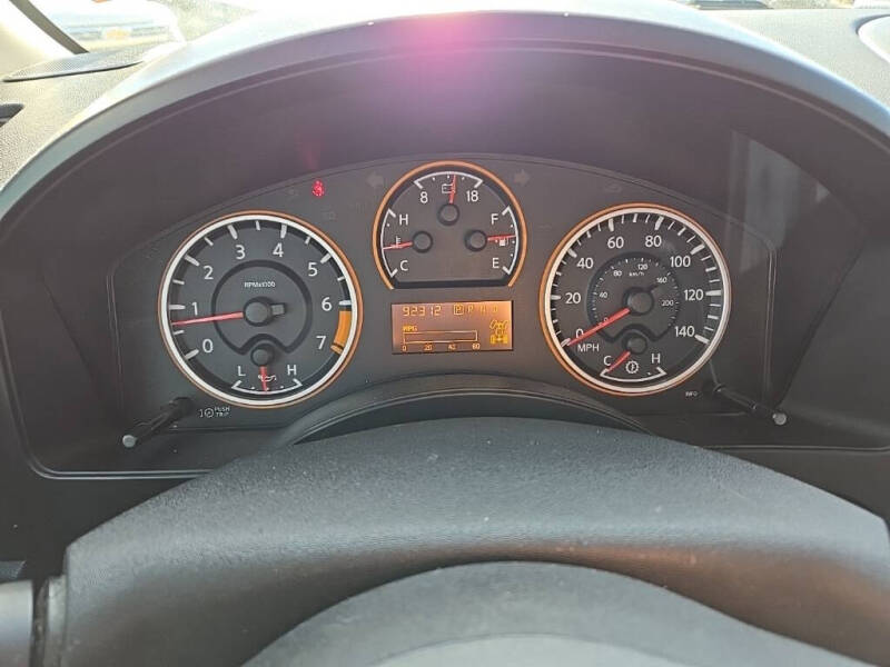 2011 Nissan Titan SV