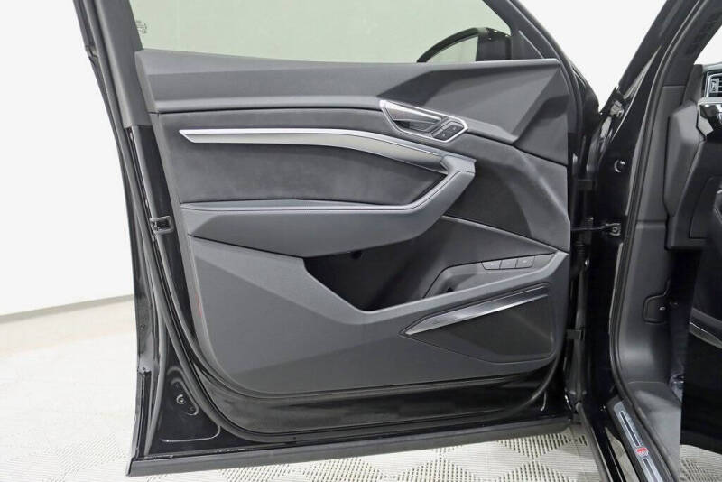 2022 Audi e-tron S quattro Prestige