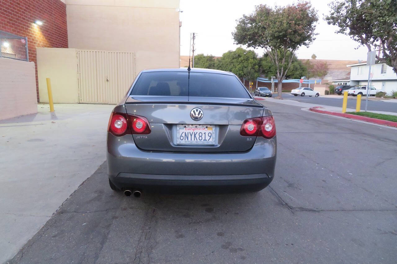 2010 Volkswagen Jetta for sale at The Car Vendor LLC in Bellflower, CA