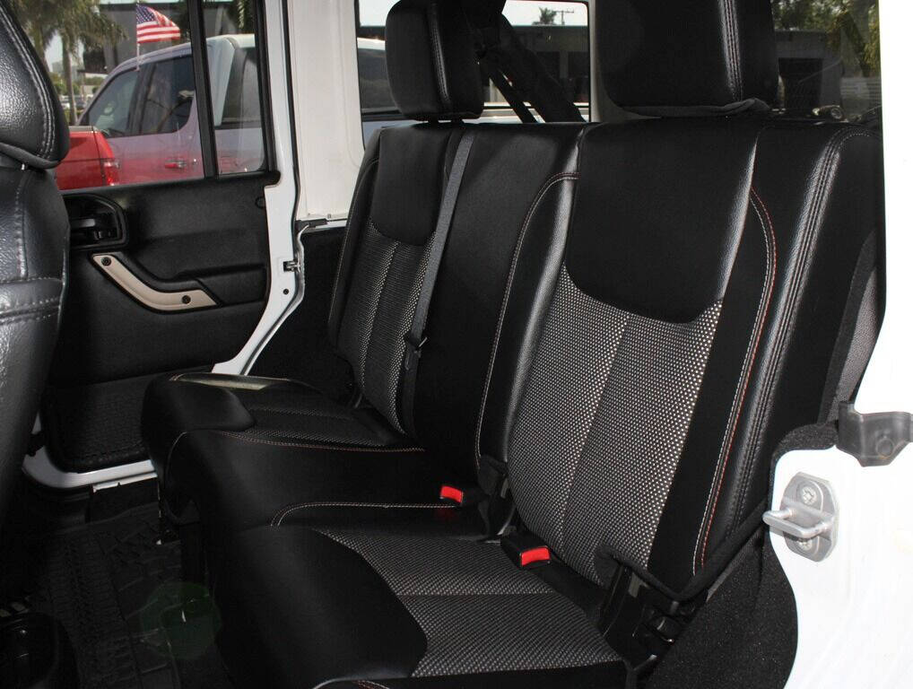 2017 Jeep Wrangler Unlimited  - $29,995