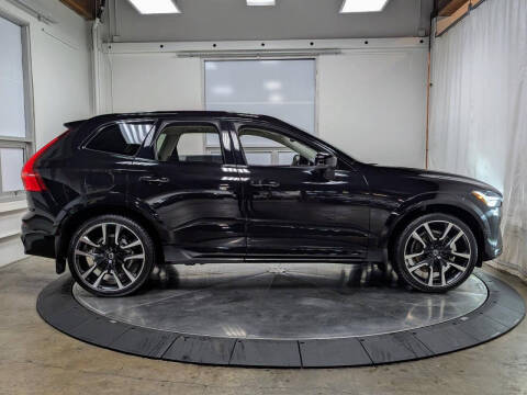 2024 Volvo XC60 B5 Ultimate Dark Theme