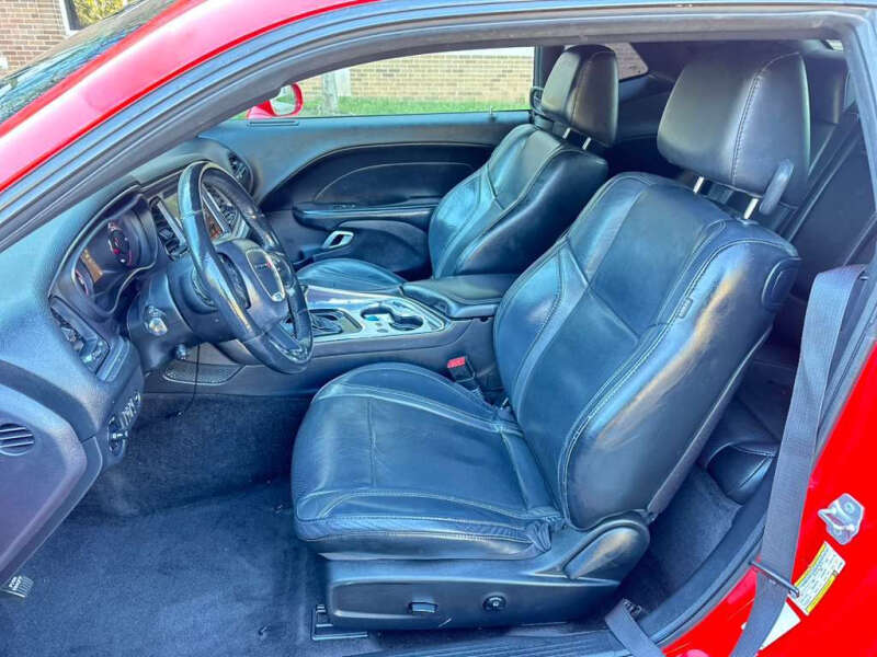 2016 Dodge Challenger SXT Plus