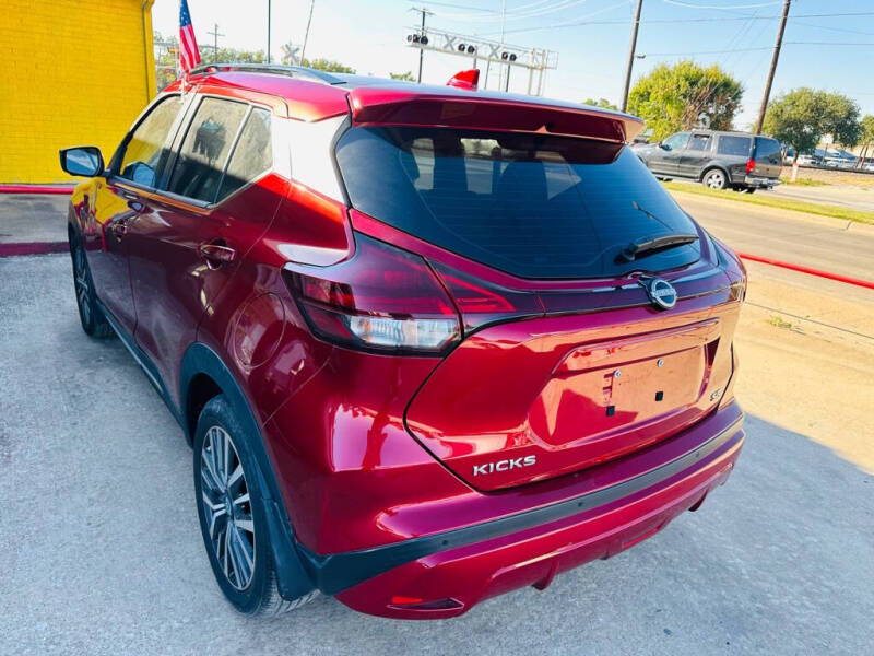 2023 Nissan Kicks SR