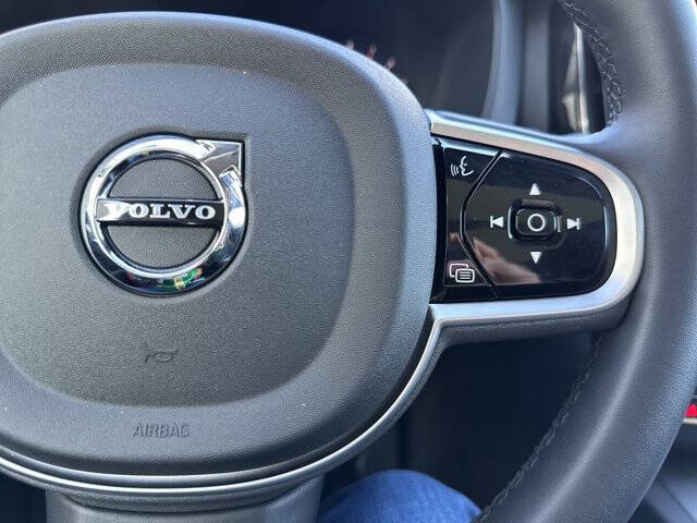 2025 Volvo XC60 B5 Plus Dark Theme