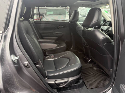 2022 Toyota Highlander Hybrid XLE