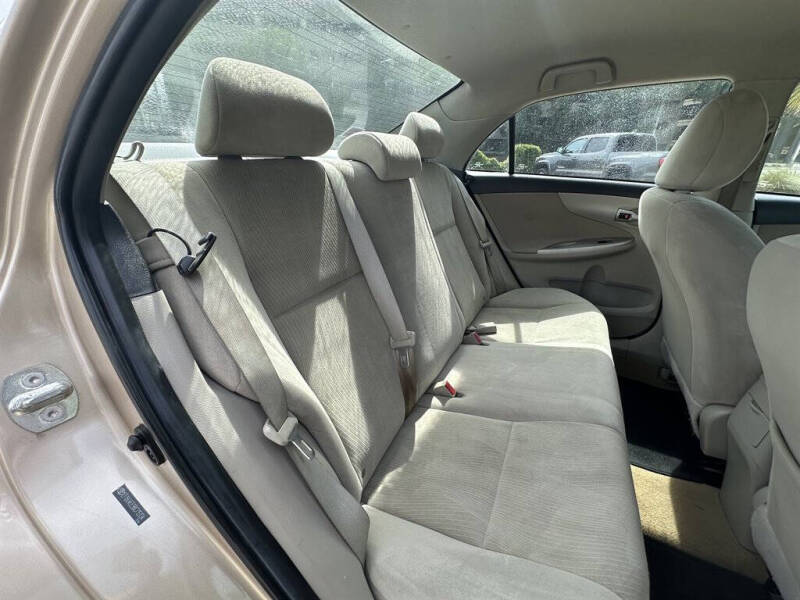 2011 Toyota Corolla LE