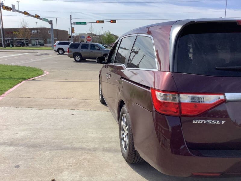 2011 Honda Odyssey null photo 12