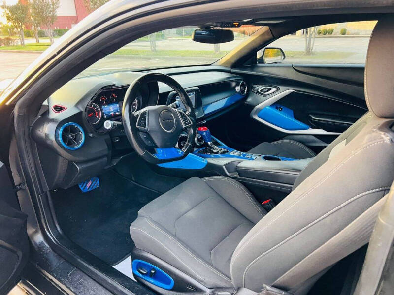 2019 Chevrolet Camaro 1LT photo 25