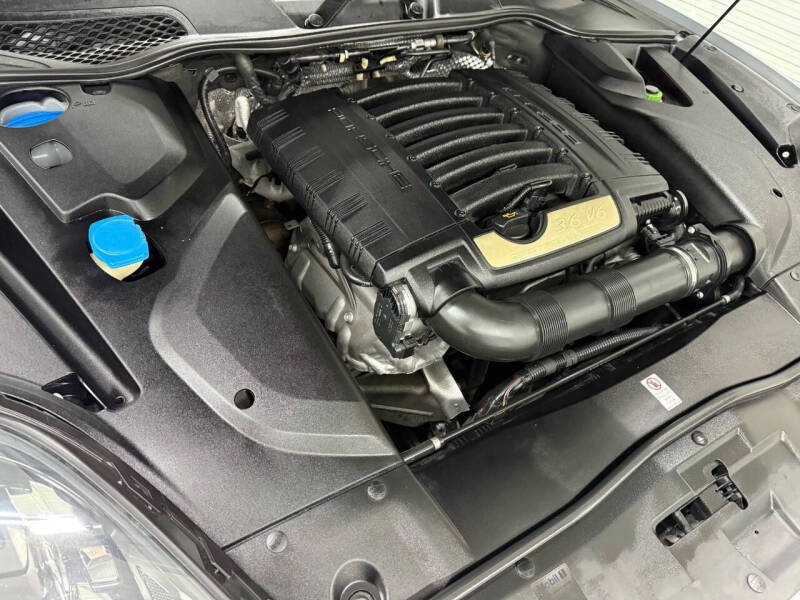 2018 Porsche Cayenne Platinum Edition