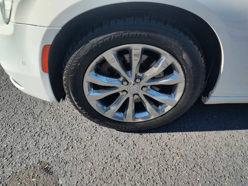 2017 Chrysler 300 Limited