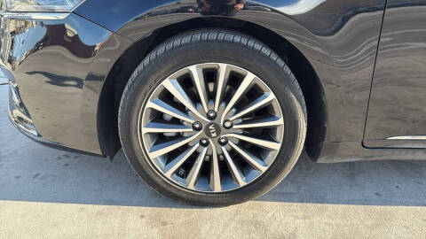 2017 Kia Cadenza Premium