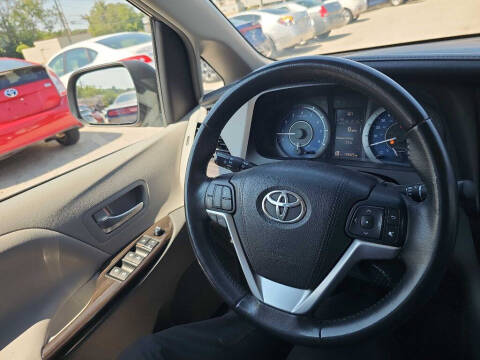 2017 Toyota Sienna XLE 7-Passenger