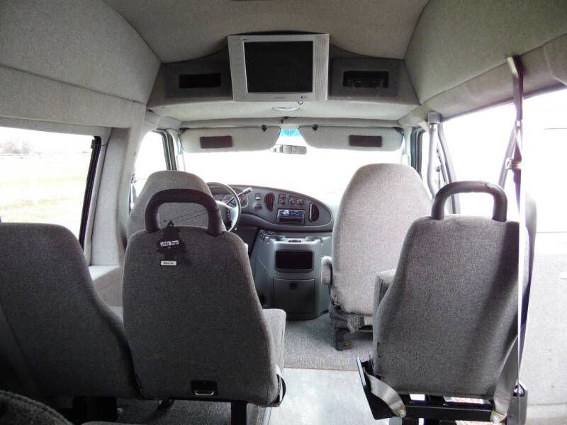 2004 Ford E-Series E-250