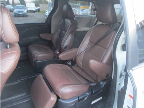 2015 Toyota Sienna Limited Premium 7-Passenger