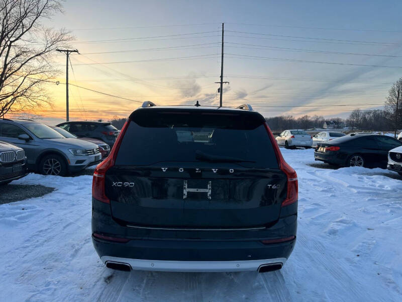 2016 Volvo XC90 T6 Momentum
