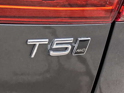 2021 Volvo XC60 T5 Momentum