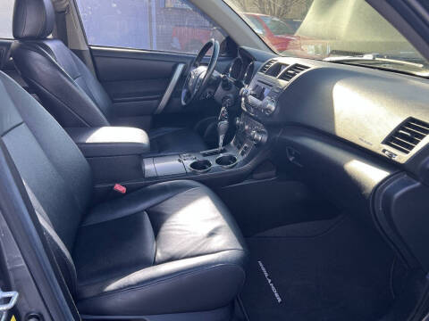 2012 Toyota Highlander SE