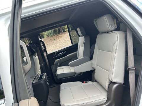 2025 GMC Yukon Elevation