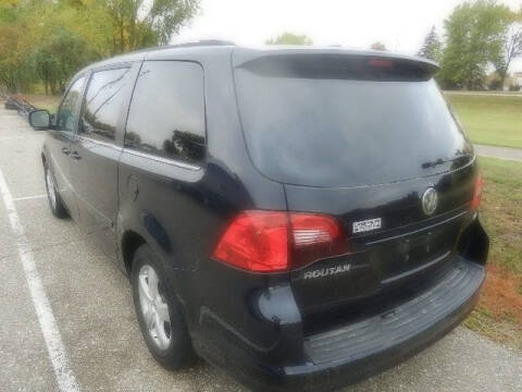 2011 Volkswagen Routan SE