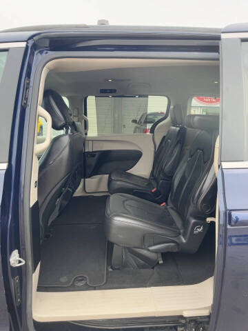 2017 Chrysler Pacifica Touring-L