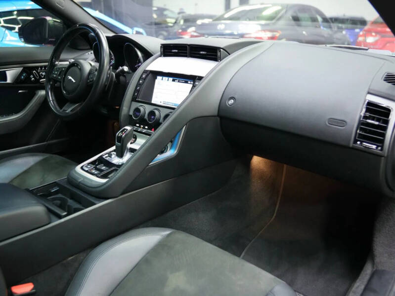 2017 Jaguar F-TYPE Premium