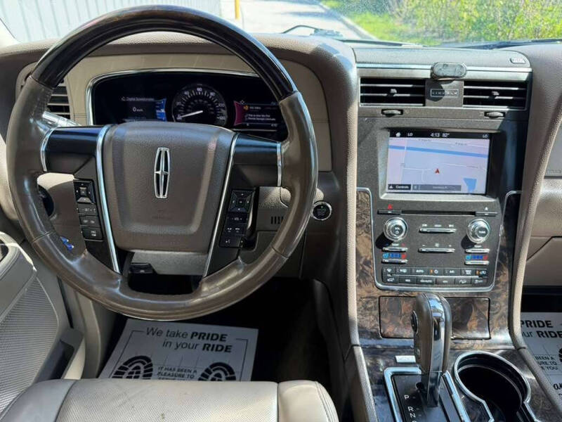 2017 Lincoln Navigator Select