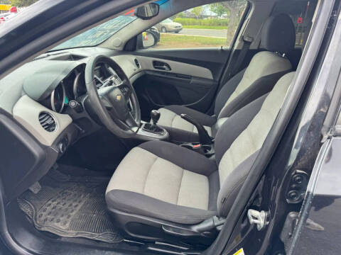 2013 Chevrolet Cruze LS Manual