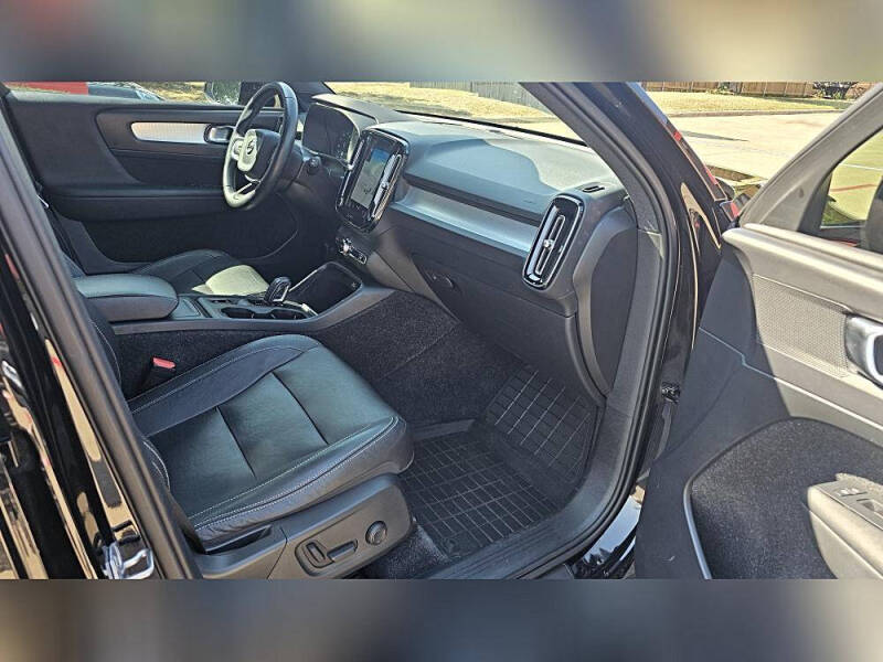 2019 Volvo XC40 T5 Momentum