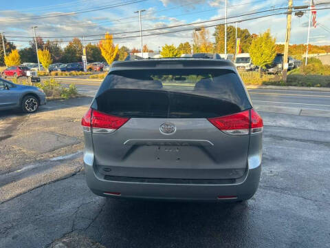 2011 Toyota Sienna LE 7-Passenger