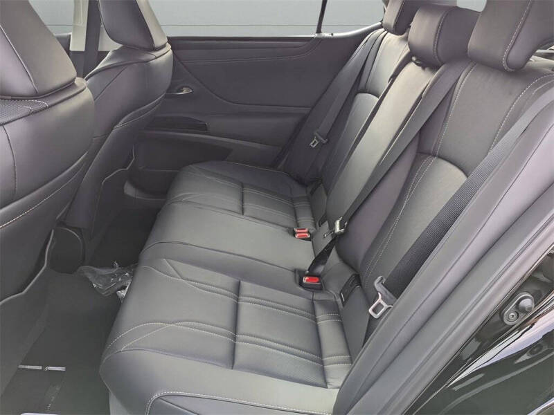 2025 Lexus ES 300h Luxury