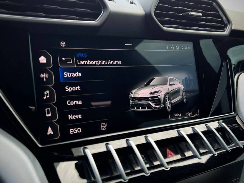 2022 Lamborghini Urus