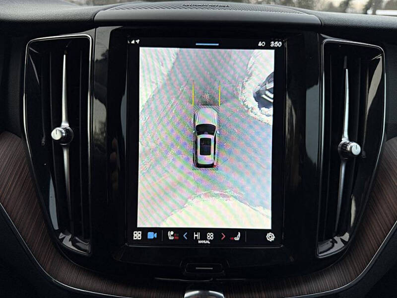 2024 Volvo XC60 B5 Plus Dark Theme