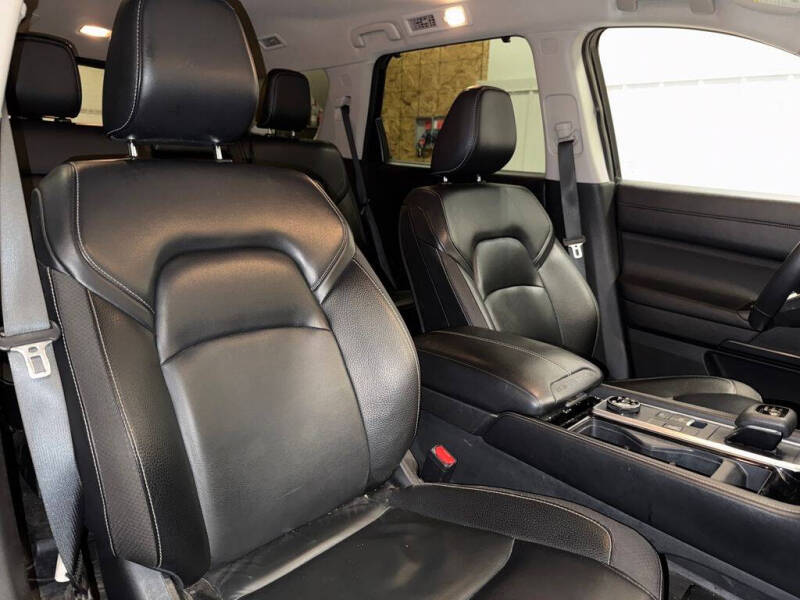 2023 Nissan Pathfinder SL