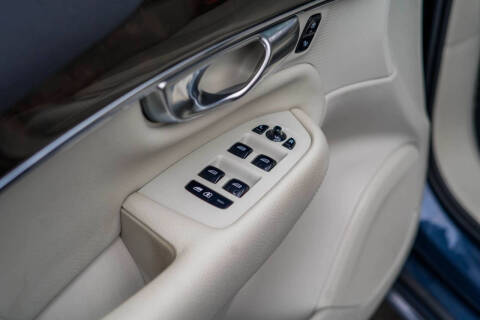 2018 Volvo XC90 T6 Momentum