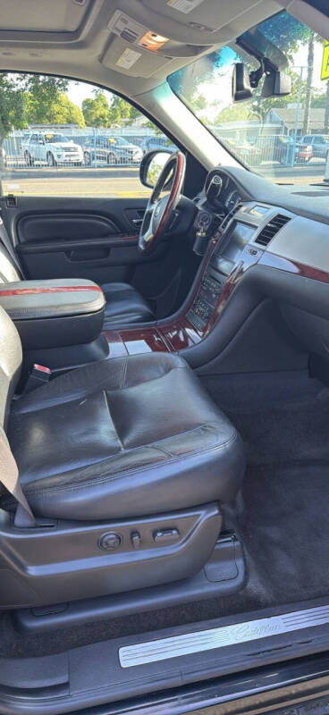 2011 Cadillac Escalade ESV Premium