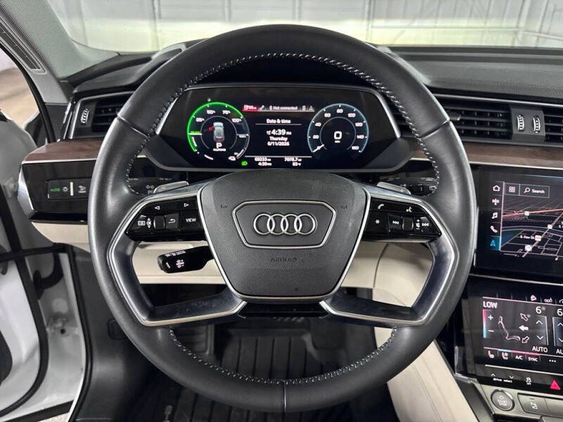 2019 Audi e-tron quattro Premium Plus