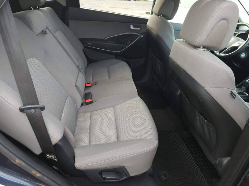 2017 Hyundai Santa Fe SE