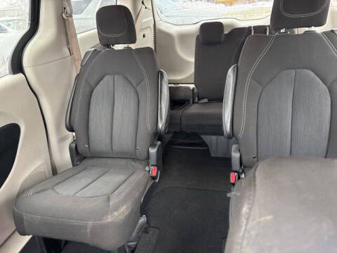 2022 Chrysler Voyager LX