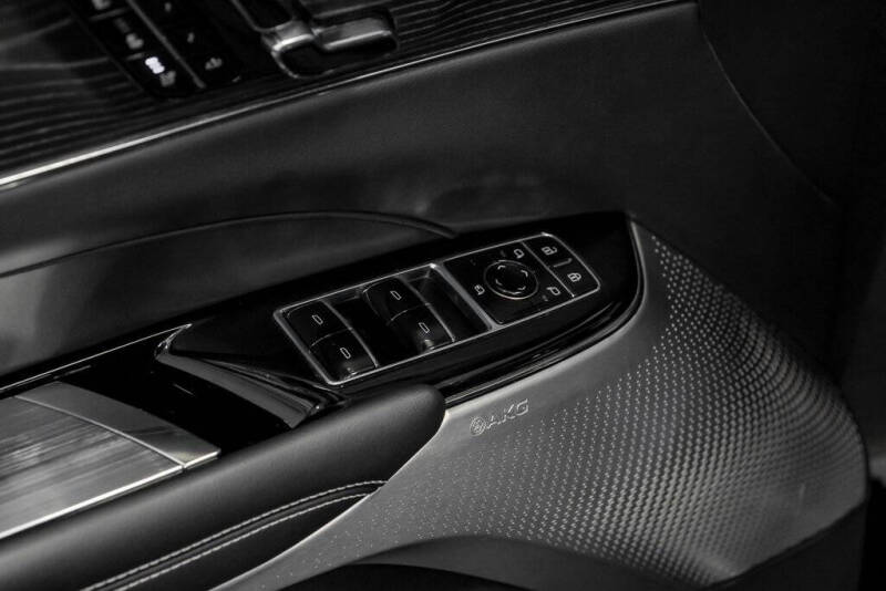 2024 Cadillac LYRIQ Luxury 2