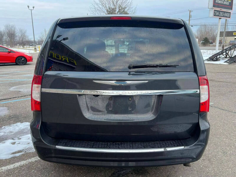 2012 Chrysler Town and Country Touring