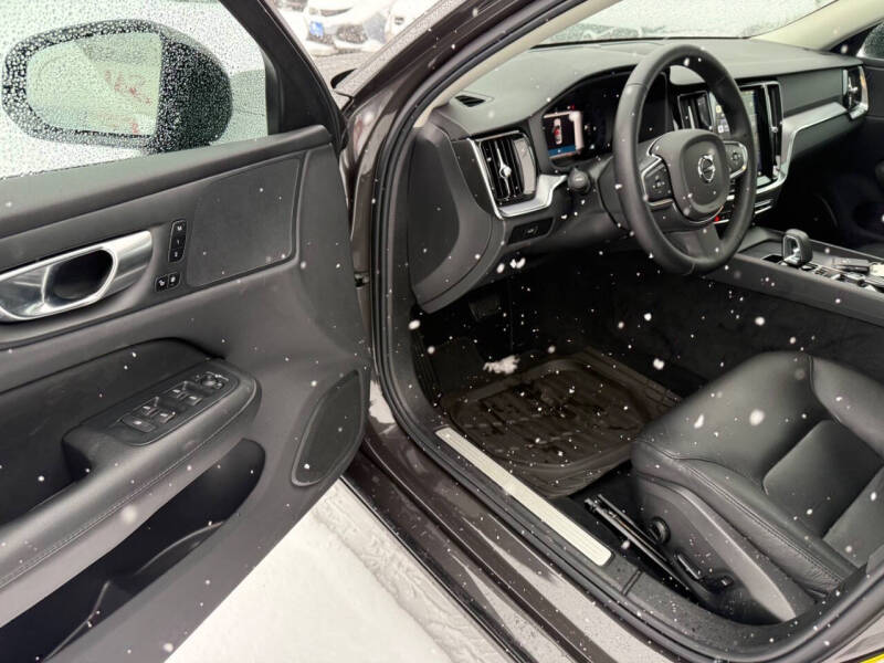 2025 Volvo S60 B5 Core