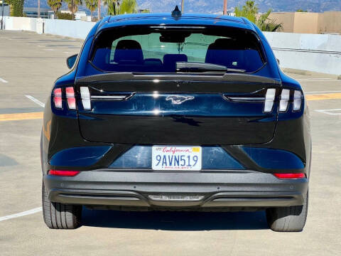 2022 Ford Mustang Mach-E Select