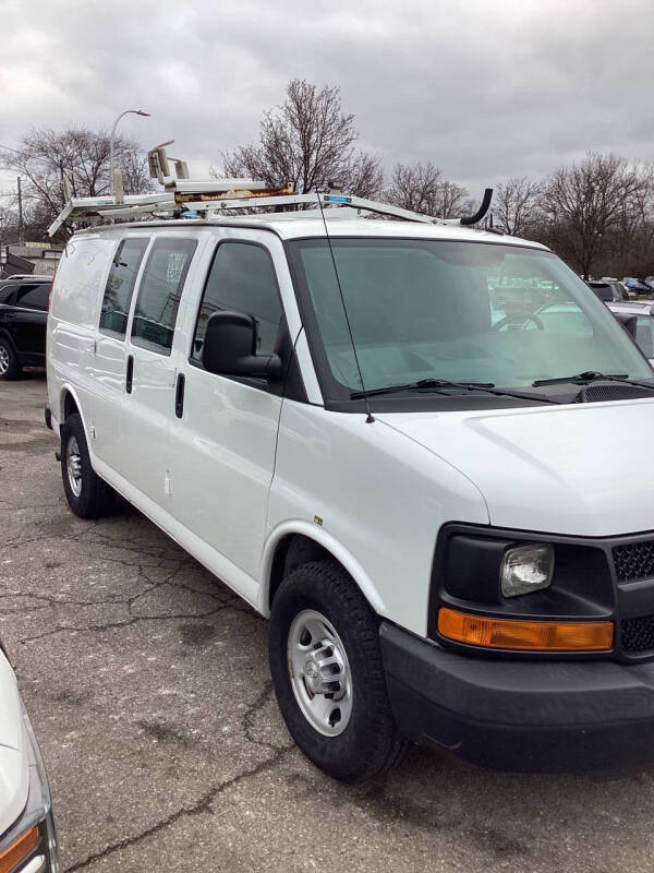 2015 Chevrolet Express Cargo Work Van photo 4