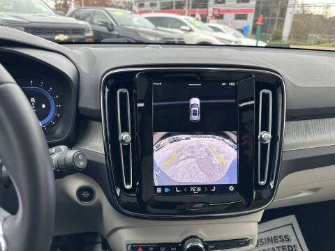 2023 Volvo XC40 B5 Plus Bright Theme