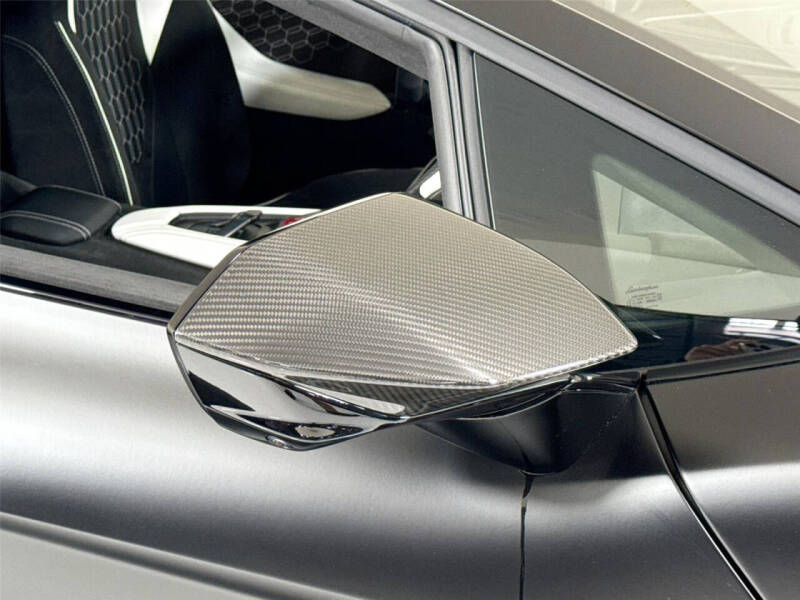 2024 Lamborghini Revuelto