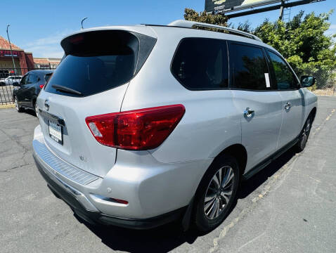 2018 Nissan Pathfinder SV