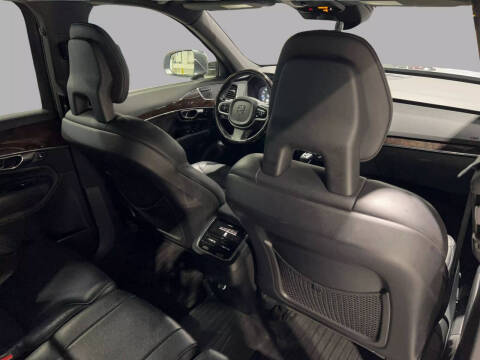 2016 Volvo XC90 T6 Momentum