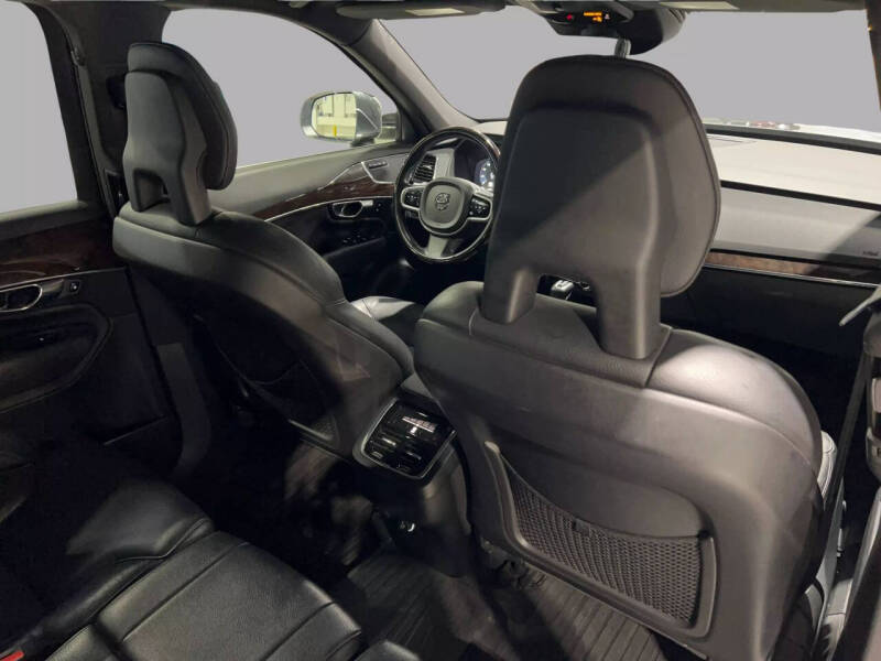 2016 Volvo XC90 T6 Momentum