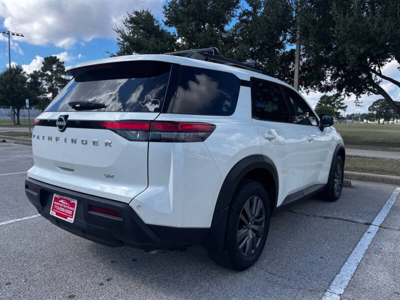 2022 Nissan Pathfinder SV